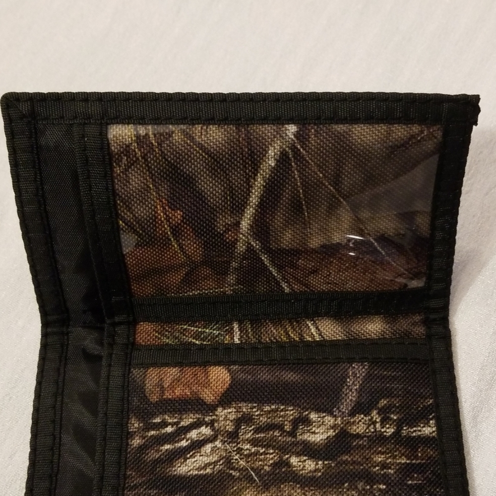 Mossy Oak Trifold Canvas Wallet - Picture 8 of 8